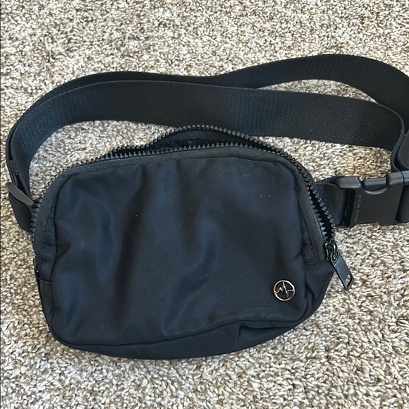 Pander Handbags - Stylish Black Crossbody Bag